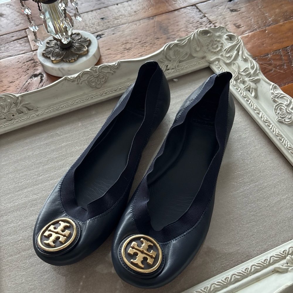 Tory Burch Navy Flats with Gold Logo Size 8.5